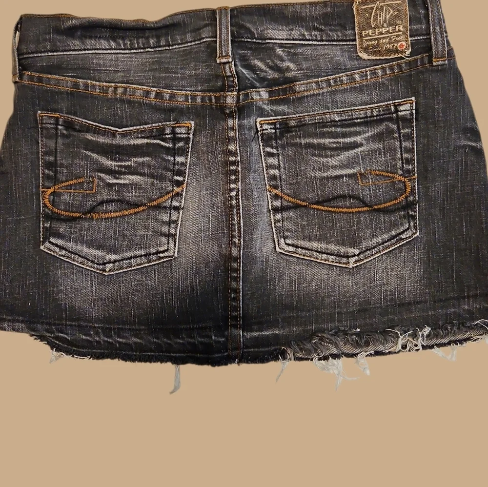 Chip & Pepper LA Denim Mini Skirt | Made in USA | Distressed Dark Wash | Size 26 - Picture 3 of 6